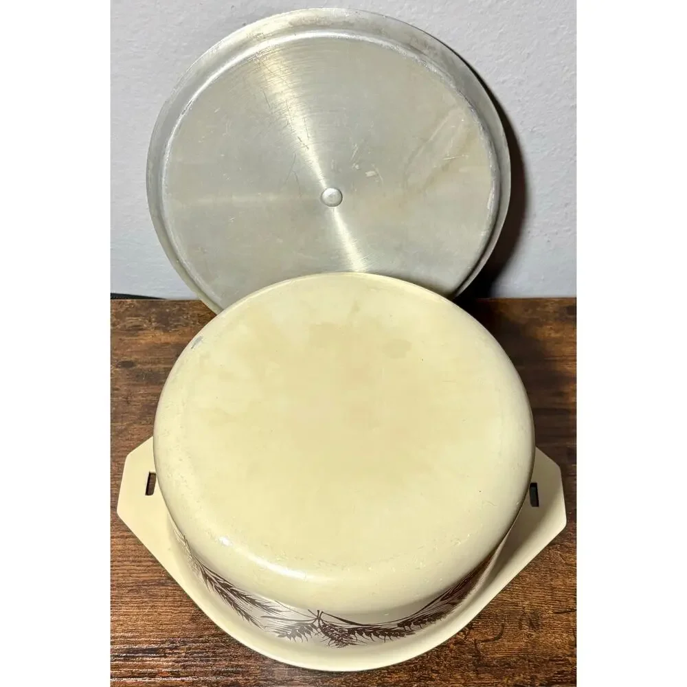 Vintage Multiware 8” Harvest Wheat Enamel Coated Aluminum Casserole Dish